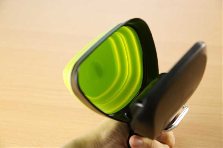 Pet Travel Foldable Pooper Scooper - FittyPets